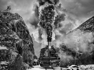 David Yarrow, Vantage Point, 2021 contemporary Print by the British Artist.